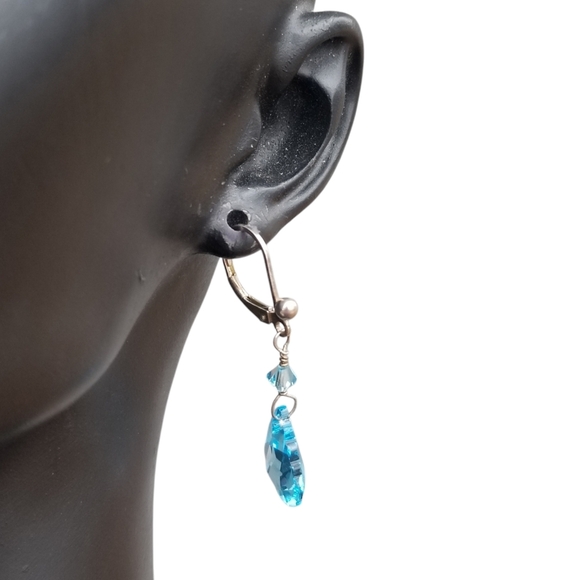 LIGHT BLUE FACETED AUSTRIAN CRYSTAL & STERLING SILVER DROP EARRINGS - Picture 2 of 4